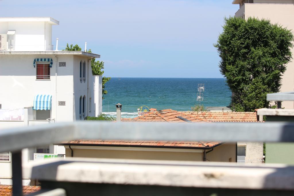 Hotel Flores Riccione Eksteriør bilde